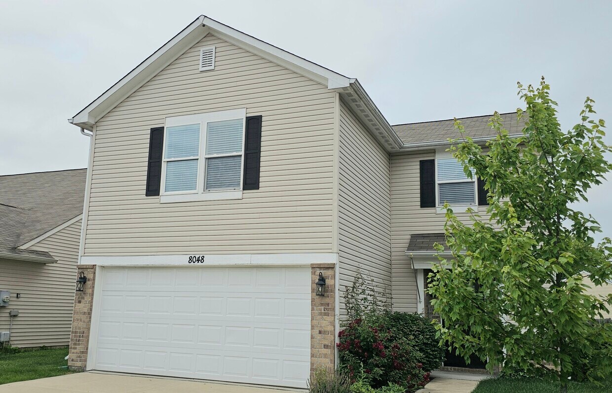 Foto principal - 8048 Grove Berry Dr