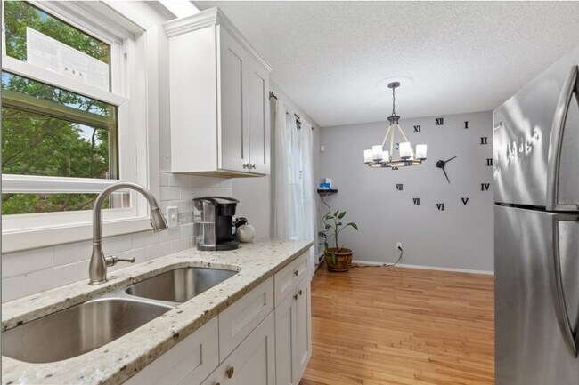 Kitchen/Dining Room - 3603 Chicago Ave