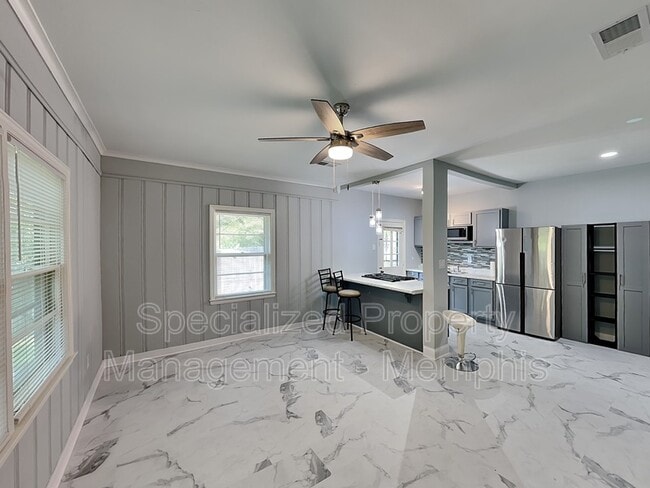Building Photo - 1012 Robin Hood Ln