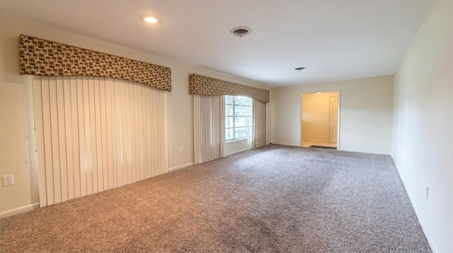 Building Photo - 4007 Greenwood Dr