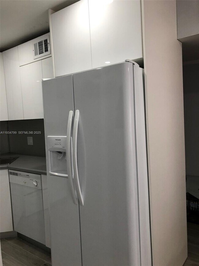 Foto del edificio - 3642 NE 171 St