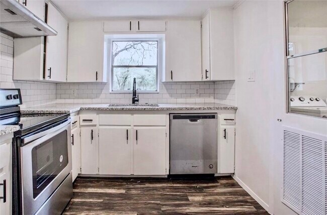 Foto del edificio - 8308 Peaceful Hill Ln