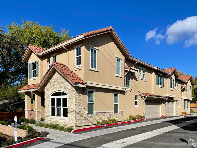 Building Photo - Coral Homes Duplexes