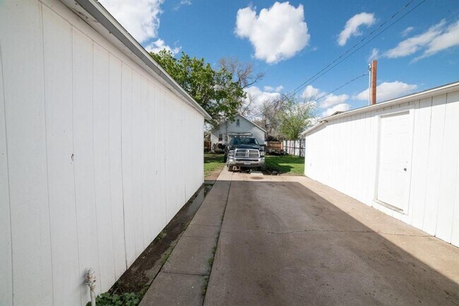Building Photo - Cozy 3 bedroom 2 Bath home