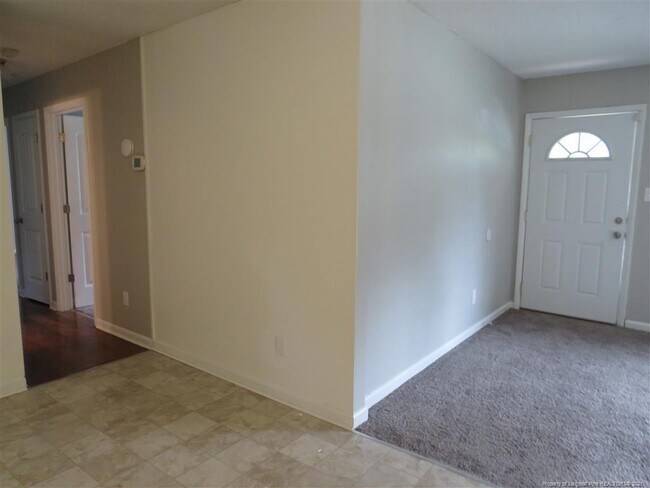 Foto del edificio - 7574 Jennings Ln