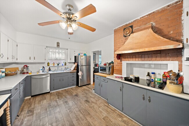 Building Photo - 22 Glen Terrace