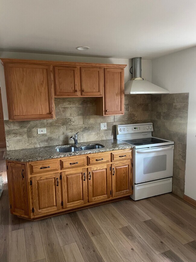 Foto del edificio - 8285 Archer Ave