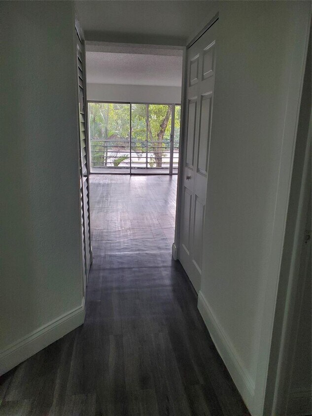 Foto principal - 4205 N University Dr