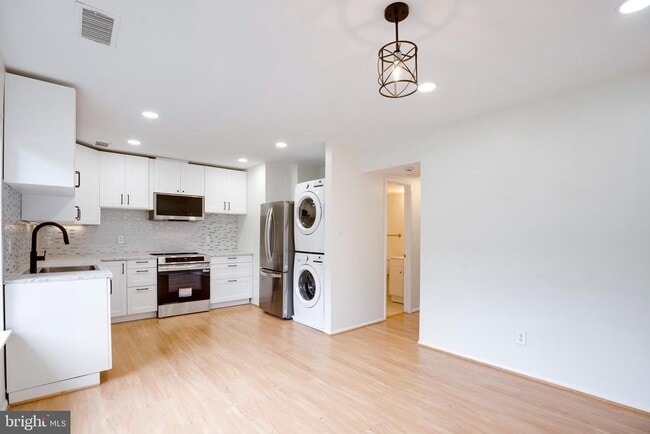 Building Photo - 1709 Westwind Way