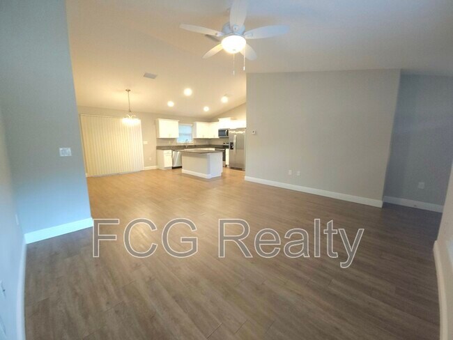 Building Photo - 9999 N Sandree Dr
