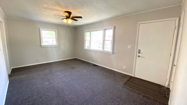 Building Photo - Beautiful 3 Bedroom, 1 Bath Home in Peoria!