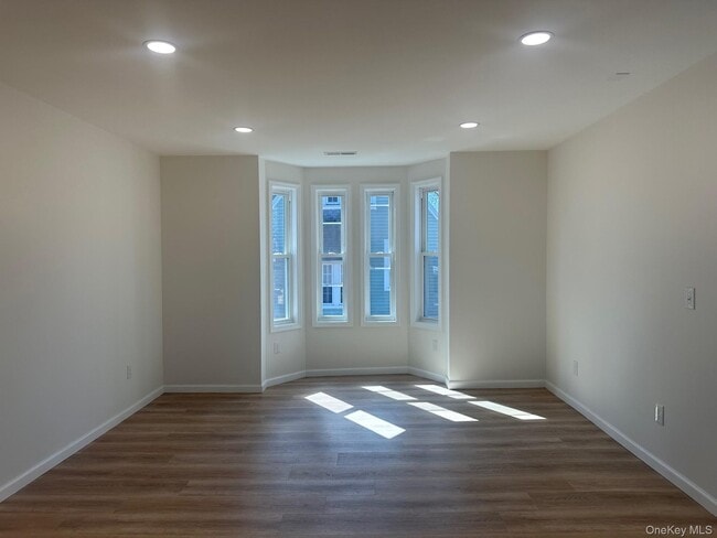 Building Photo - 38 Carroll St