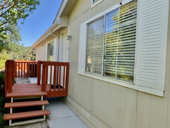 Building Photo - BEAUTIFUL HERITAGE 3 BEDROOM 2 BATH HOMEl ...