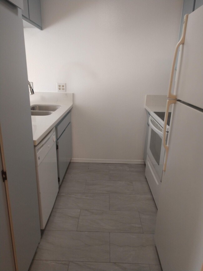 Building Photo - 8036 Linda Vista Rd