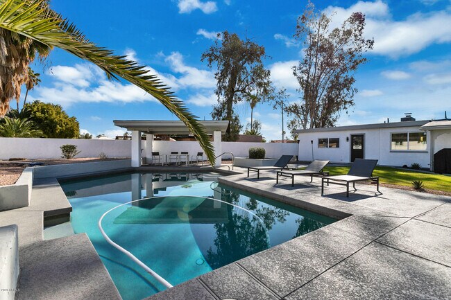 Foto del edificio - 5410 E Cactus Rd