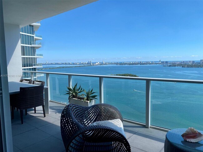 Building Photo - 2020 N Bayshore Dr