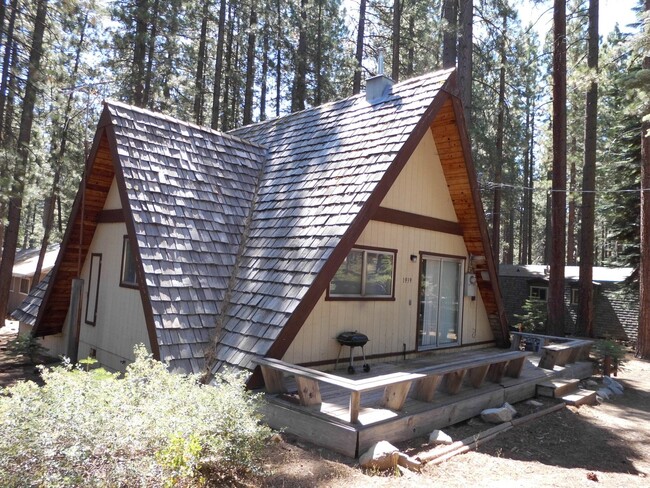 Building Photo - Nice house in South Lake Tahoe available now!