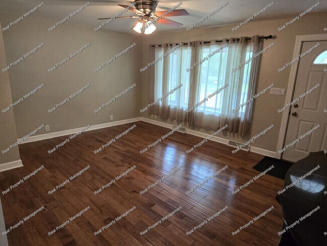Foto del edificio - Three Bedroom Ranch w/ Finished Basement