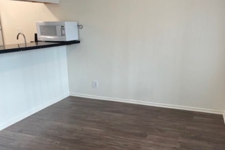 Building Photo - Huntington Pointe