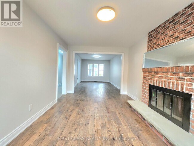 Building Photo - 15 Strathmore Dr