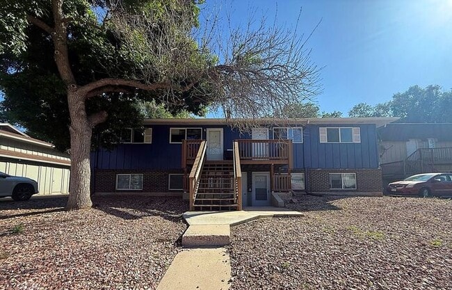 Building Photo - Cozy 2 bedroom apartment on East side!
