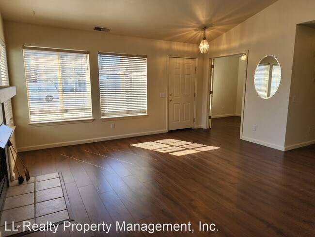 Building Photo - 3 br, 2 bath House - 872 Meadow Vista