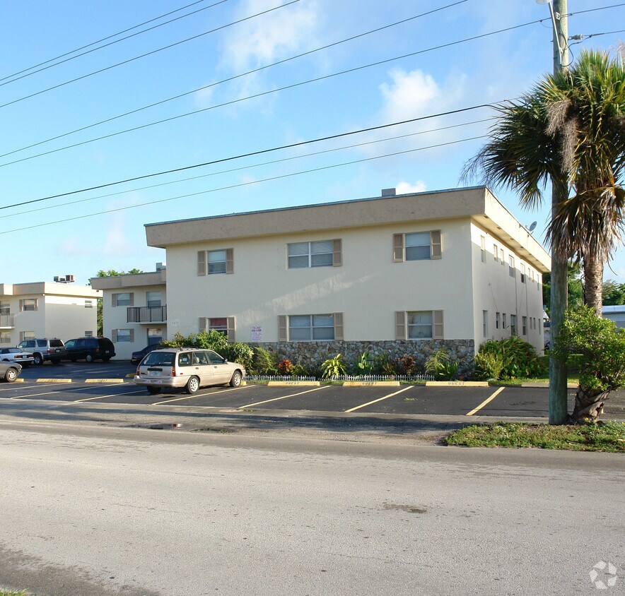Estacionamiento - 5871 SW 36th Ct