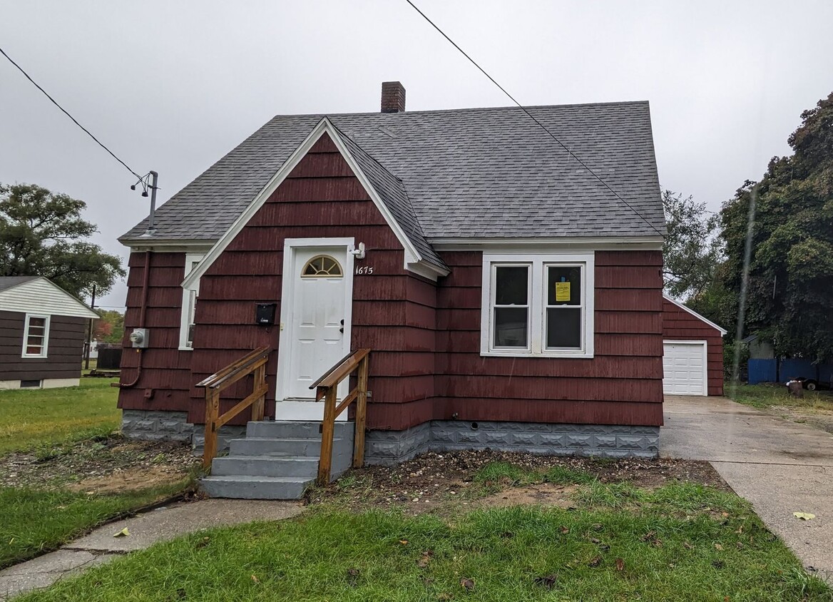 Primary Photo - 1675 Huizenga, 3 bedroom house with baseme...