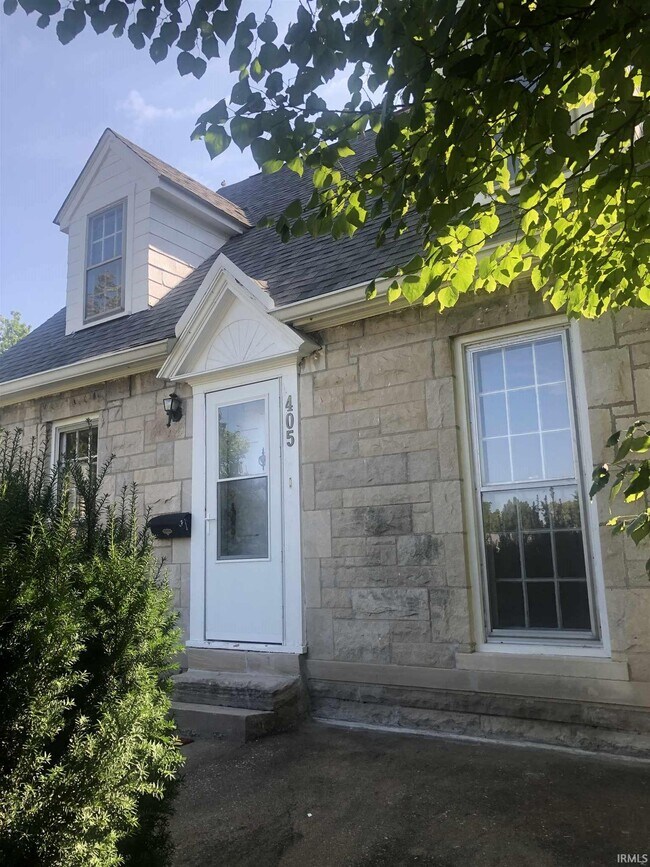 Building Photo - 405 S Eagleson Ave
