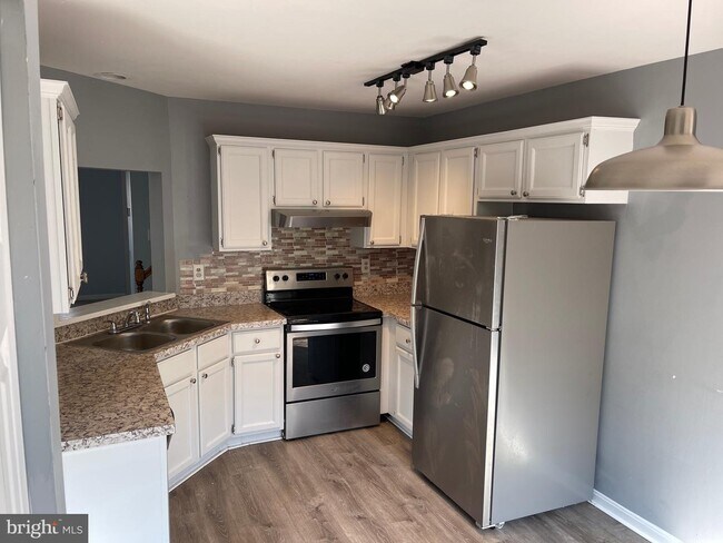 Building Photo - 30 Woodhollow Ct