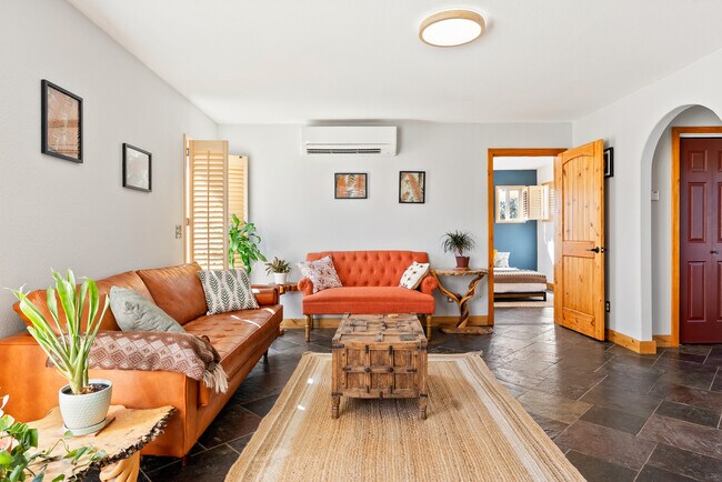 Foto del edificio - 4455 NE Vaughn Ave