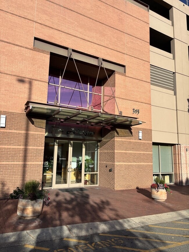 Building Photo - Fantastic Uptown Views 2 Bedroom 2 Bath co...