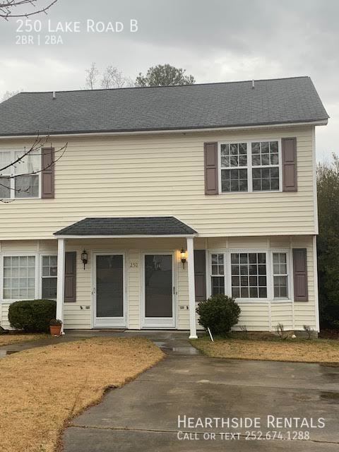 Primary Photo - 2 Bed / 1.5 Bath Duplex on Lake Rd.