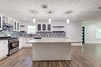 Building Photo - 5906 Hilary St