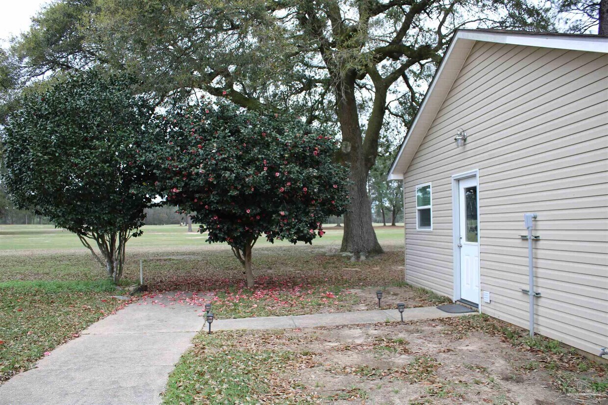 5864 Tanglewood Dr, Milton, FL 32570 House Rental in Milton, FL