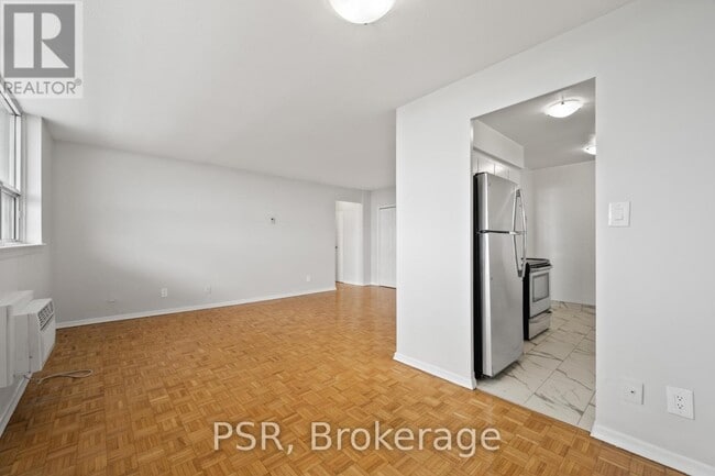 Building Photo - 111-2111 Raglan Ave