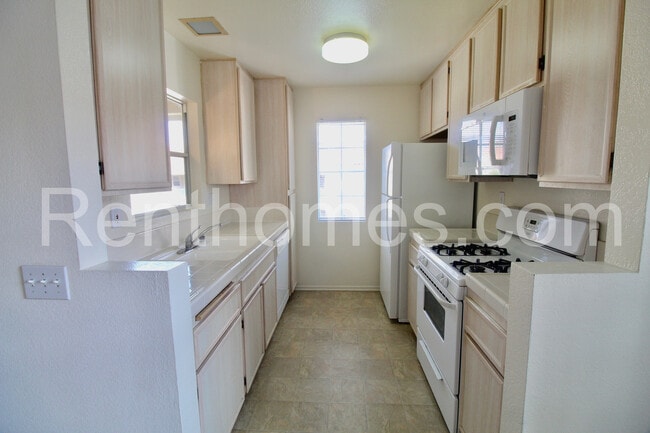 Building Photo - 10646 Aderman Ave