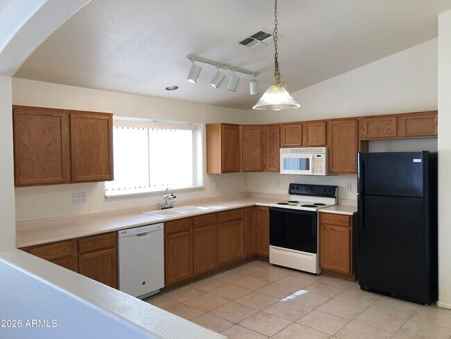 Foto del edificio - 16668 W Belleview St