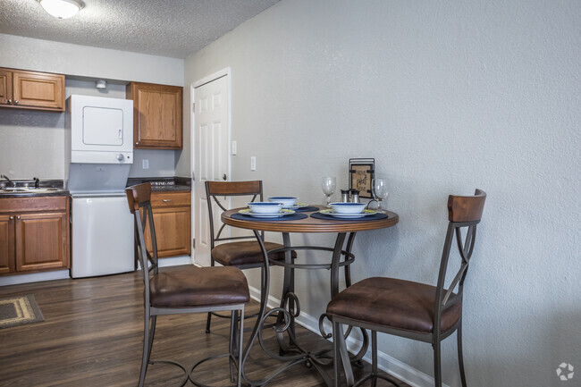 2HAB, 1BA - 750 ft² - Holmes Pointe