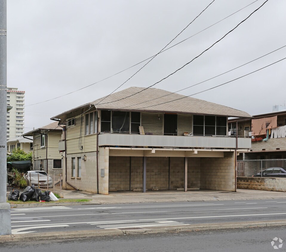 Primary Photo - 708 University Ave