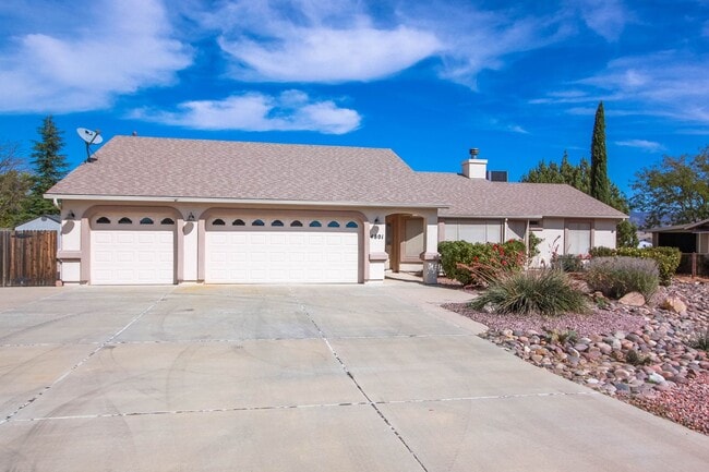 Foto del edificio - 4 Bedroom Home with 3 Car Garage in PV!