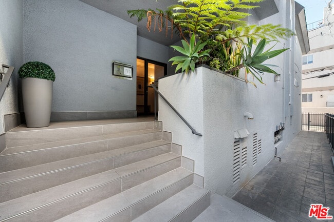 Foto del edificio - 125 S Elm Dr