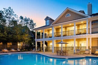 Building Photo - Everly Darien