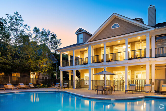 Building Photo - Everly Darien
