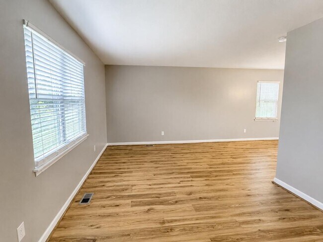 Foto del edificio - 247 Brookside Ct