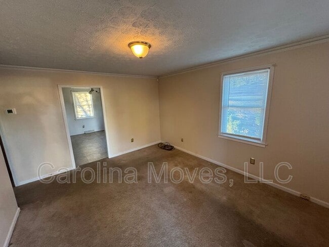 Photo - 117 Wardview Ave House