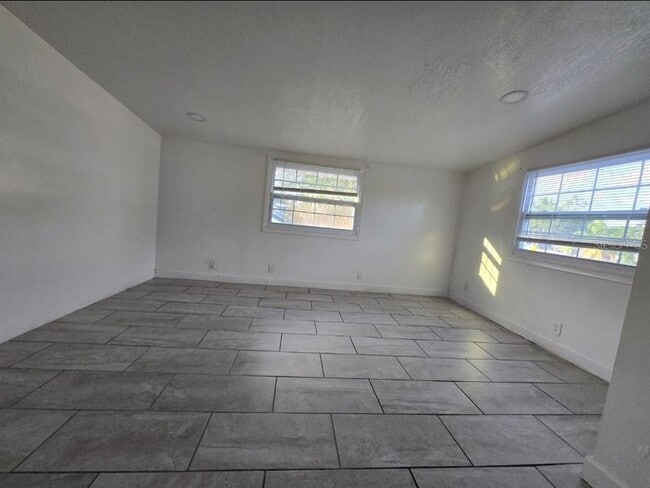Building Photo - 712 S Clyde Ave