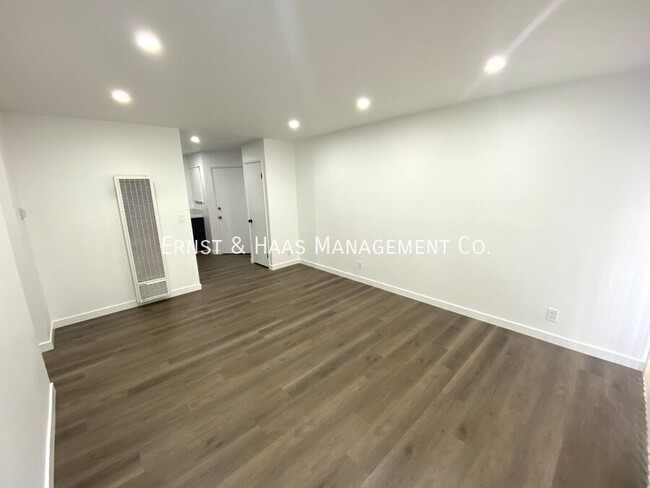 Building Photo - 6673 N Hammond Ave