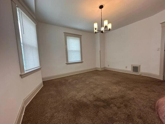 Building Photo - 3550 Woodburn Ave