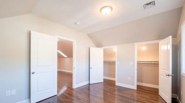 Building Photo - 118 Radcliffe Ave